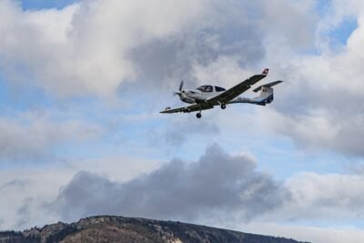 aircraft-4618053_960_720