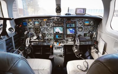 cockpit-6381367_960_720